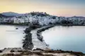 Mit der Fähre erreichen wir die erste Kykladeninsel auf unserer Gruppenreise: Bergdörfer, Strände, Buchten – Naxos hat viel zu bieten!