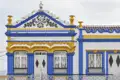 Die Azoren-Insel Terceira begeistert uns auf unserer YOUNG LINE TRAVEL Reise mit bunten und farbenfrohen Häuserfassaden: Wir schlendern die Gassen entlang und bringen unsere Kameras zum Glühen.