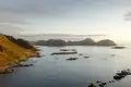 Die Mittsommernacht taucht die Inselgruppe der Lofoten in ein unbeschreibliches Licht.