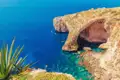 Auf unserer YOUNG LINE Rundreise nach Malta besuchen wir die Blaue Lagune, ein Paradies mit karibisch blauem Meer zwischen den Inseln Comino und Cominotto.