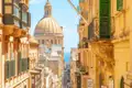 Auf unserer YOUNG LINE Rundreise nach Malta tauchen wir in Valetta ein in die historischen Straßenschluchten der Kreuzfahrerstadt.