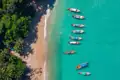 Unsere YOUNG LINE TRAVEL Rundreise durch Thailand endet ganz entspannt am Strand von Phuket.