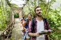 Begeistert entdecken wir auf dieser YOUNG LINE TRAVEL Rundreise zusammen mit anderen jungen Travellern neue Orte, lernen neue Freunde und Kulturen kennen und erleben Abenteuer.