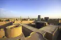Auf Ihrer Rundreise durch Usbekistan erkunden Sie Chiwa - mit seiner intakten Stadtmauer, Moscheen und Mausoleen ein Freiluftmuseum islamischer Architektur.