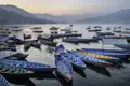 Auf unserer Rundreise durch Nepal Kraft tanken am Phewasee, einer echten Idylle in den Bergen.
