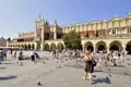 Bei Ihrer Polen Reise besuchen wir Krakau. Über Jahrhunderte wurden hier Monarchen gekrönt und begraben; es entstanden die Residenz, unzählige Kirchen und Polens älteste Universität. Durch sie wurde die Stadt zum Wissenschafts- und Kulturzentrum Osteuropas.