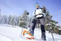Auf unserer Rundreise entlang der Ostküste Kanadas wartet Winteraction nonstop auf uns - wer Lust hat, schnappt sich Schneeschuhe und wandert durch die verschneite Winterlandschaft.