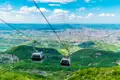 Auf unserer Rundreise bietet eine Seilbahnfahrt  mit dem "Dajti-Express"  einen spektakulären Panoramablick auf die albanische Hauptstadt Tirana und auf die umliegende Landschaft