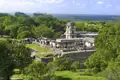 Auf unserer Rundreise durch Mexiko besuchen wir die Mayastätte Palenque, spektakulär am Rande des Regenwaldes gelegen.