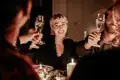 Happy New Year - bei unserem gemeinsamen Silvesterdinner stoßen wir an auf das alte und bald auch auf das neue Jahr!