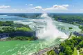 Auf Ihrer Reise sehen Sie die eindrucksvollen Niagarafälle.