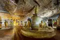 Auf unserer Marco Polo Top Preis reise wird es mystisch, wie hier im Höhlentempel von Dambulla.