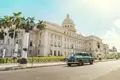Auf unserem Stadtrundgang durch Havannas Altstadt (UNESCO-Welterbe) sind die klassischen amerikanischen Oldtimer ein beliebtes Fotomotiv. Natürlich gibt es auch die Gelegenheit, mit einem Oldtimer über die Uferstraße Malecón zu cruisen.