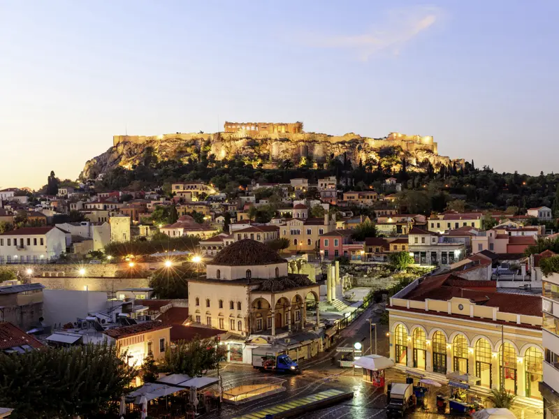 Was für ein Einstieg und Ausklang bei unserer Rundreise mit YOUNG LINE durch Griechenland: Wir verbringen drei Tage in Athen und erkunden die Hauptstadt - wer nicht zur Akropolis hochkraxelt, kann auf jeden Fall das Panorama von unten in der Abenddämmerung genießen.