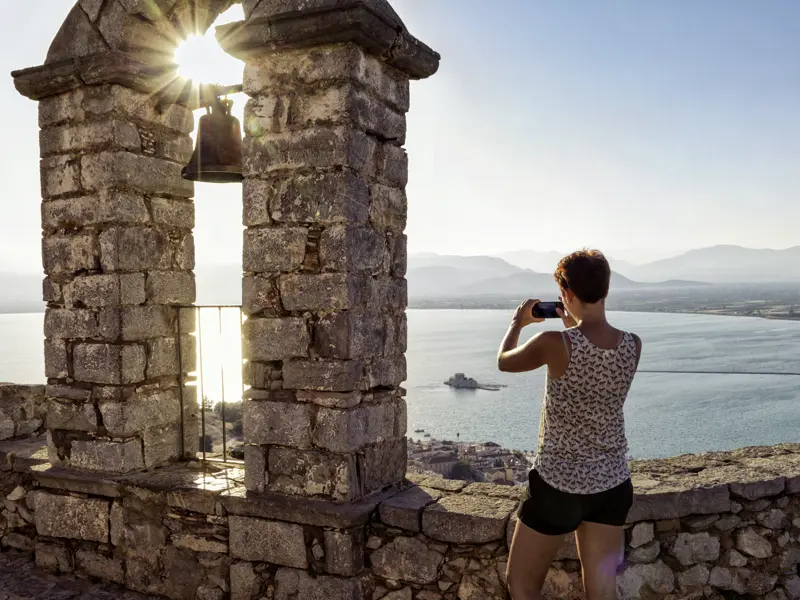 Auf unserer Rundreise mit YOUNG LINE einmal rund um den Peloponnes sind stimmungsvolle Panoramablicke auf das Meer garantiert.