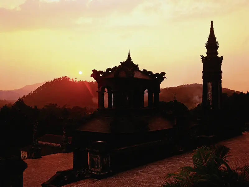 Auf unserer Rundreise durch Vietnam verbringen wir zwei Tage in Hue und besuchen außer der Verbotenen Stadt auch eines der Kaisergräber.