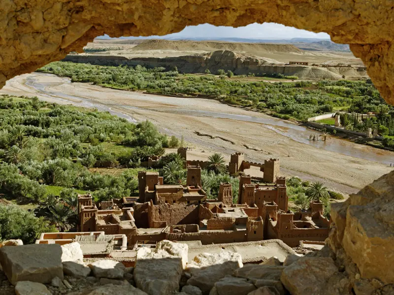Auf unserer Rundreise durch Marokko besuchen wir die befestigte Stadt Ait Benhaddou.