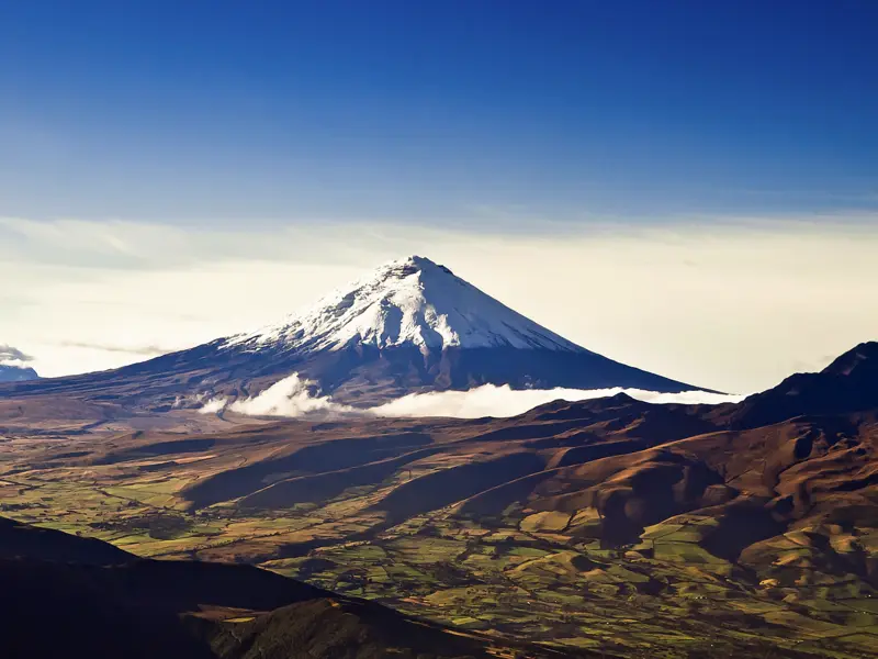 Auf Ihrer Rundreise durch Peru fahren Sie die von 22 Feuerbergen gesäumte Allee der Vulkane entlang und haben wunderbare Ausblicke auf den Cotopaxi.