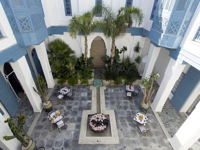 Wenn Sie sich für die Hotelkategorie Riads entscheiden, übernachten Sie auf Ihrer individuellen Rundreise durch Marokko in Marrakesch im Riad Le Perroquet Bleu.