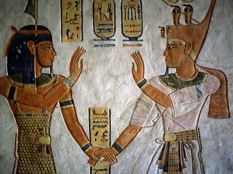 Auf Ihrer individuellen Rundreise nach Ägypten erwarten Sie Tempel mit beeindruckenden Wandgemälden.