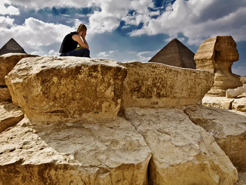 Auf Ihrer individuellen Rundreise nach Ägypten sehen Sie das letzte noch erhaltene antike Weltwunder: die Pyramiden von Gizeh mit der Sphinx.
