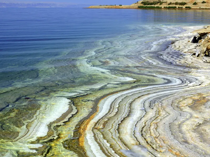 Auf Ihrer individuellen Rundreise durch Jordanien kommen Sie auch zum Toten Meer und können testen, wie das mit dem Salzgehalt ist.