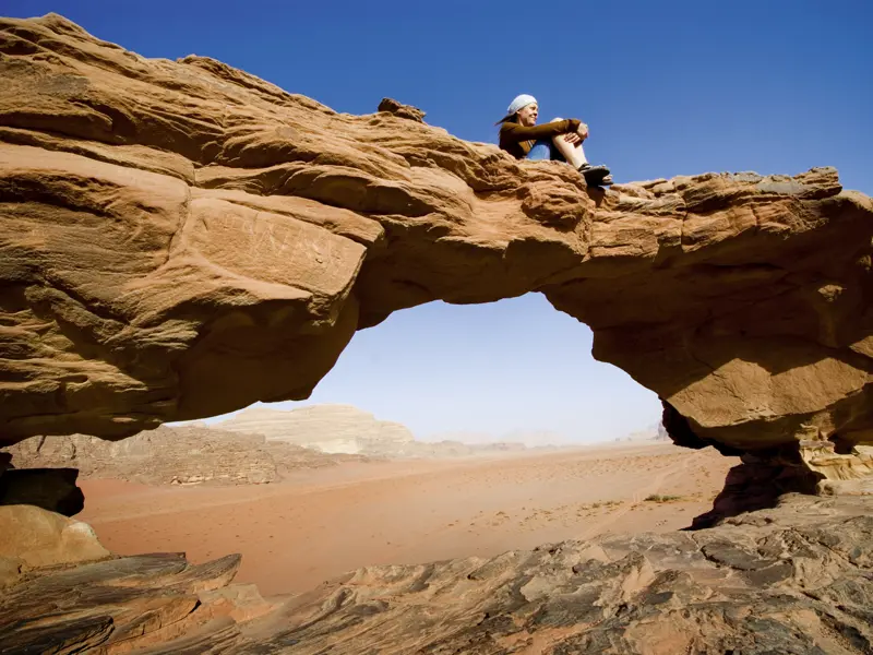 Auf Ihrer individuellen Rundreise durch Jordanien erleben Sie auch die beeindruckende Landschaft des Wadi Ram und übernachten in einem Wüstencamp.
