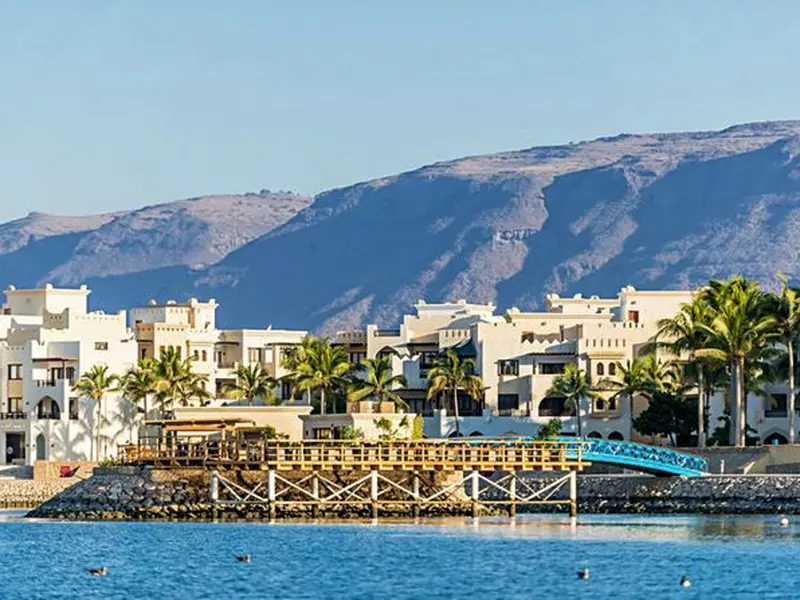 Auf Ihrer individuellen Rundreise durch den Oman haben Sie die Wahl zwischen Standard-, Premium- und Luxus-Hotels. In der Kategorie Premium erwartet Sie in Salalah das Fanar Hotel & Residence.
