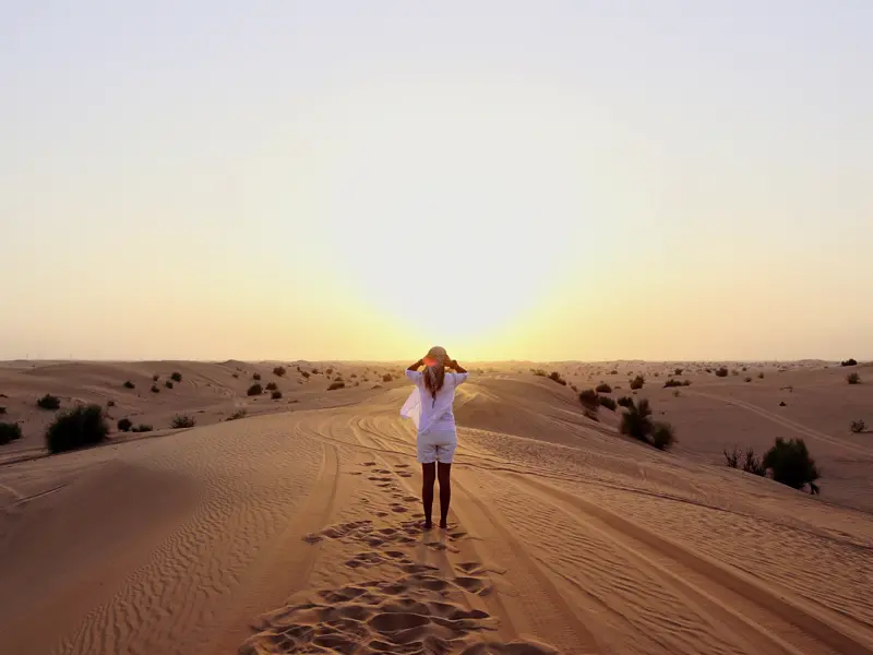 Auf Ihrer individuellen Rundreise in die Arabischen Emirate und den Oman vebringen Sie eine Nacht im Wüstencamp in der Wahiba Sands - genießen Sie den Sonnenuntergang von einer Düne.