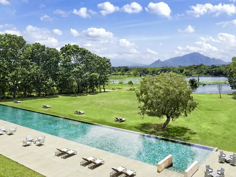 Auf Ihrer individuellen Rundreise durch Sri Lanka haben Sie die Wahl zwischen Standard-, Premium- und Boutique-Hotels ¿ in der Kategorie Premium erwartet Sie im Kulturellen Dreieck das Jetwing Lake Hotel.