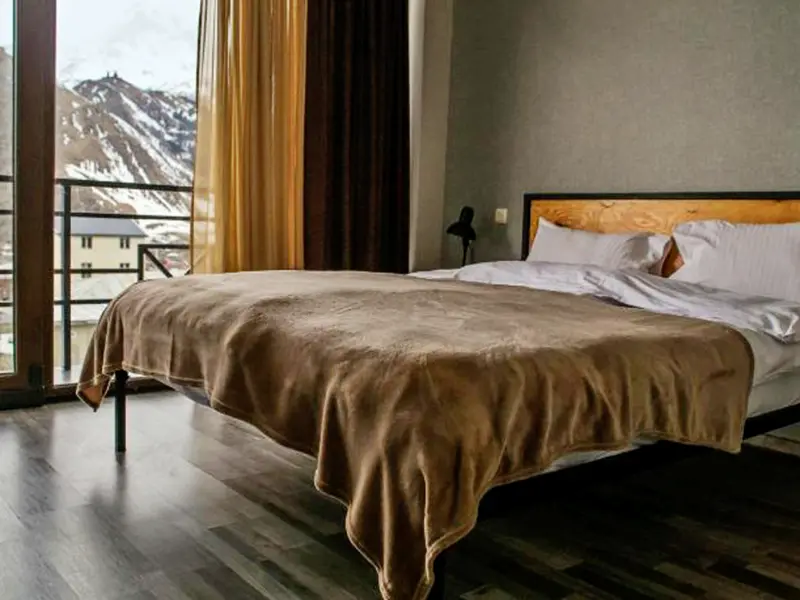 Auf Ihrer individuellen Rundreise durch Armenien und Georgien haben Sie die Wahl zwischen Standard- und Premium-Hotels ¿ in der Kategorie Standard erwartet Sie in Stepantsminda das Hotel Chemodann.