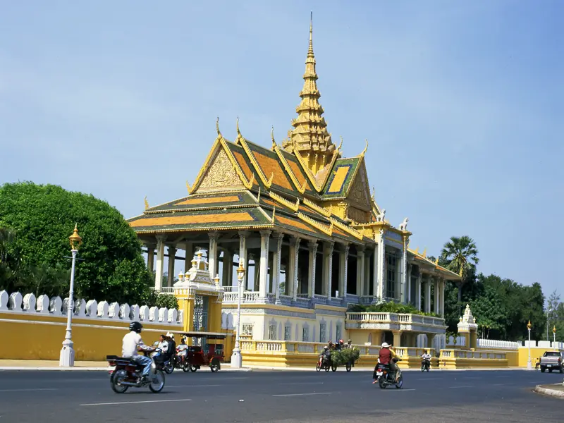 Auf Ihrer individuellen Rundreise durch Laos und Kambodscha zeigt Ihnen Ihr Scout die Highlights von Phnom Penh: Wat Phnom, Silberpagode und Königspalast.
