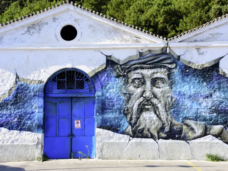 Das abwechslungsreiche Samos ist der Startpunkt dieser YOUNG LINE Reise für Traveller ab 35, die auch die Streetart im Hafenstädtchen Karlovassi im Programm hat