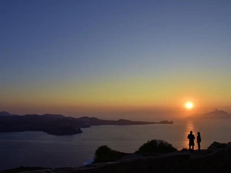 Unvergesslich bleiben auf dieser YOUNG LINE Reise durch die Inselwelt der Kykladen die Sonnenuntergänge, wie hier auf Milos.