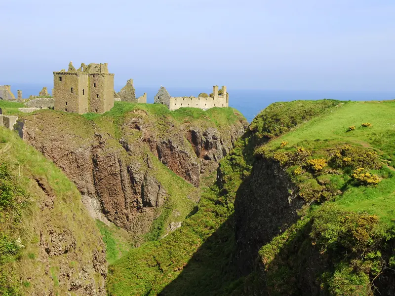 Gleich am Anfang dieser Reise beeindruckt uns der Blick auf Dunnottar Castle an der Küste von Schottland.