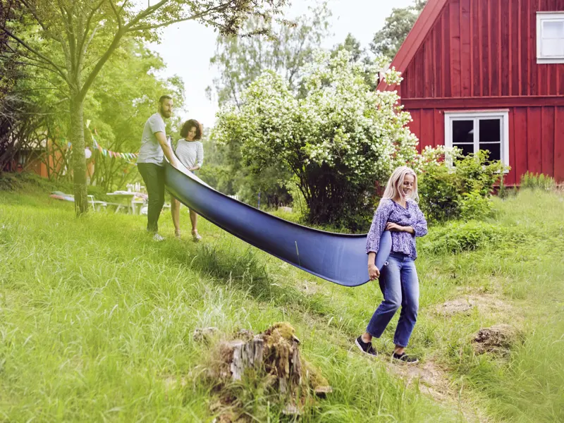 Outdoorspaß in Schweden: Gemeinsam gehen wir auf dem Immeln-See auf Kanutour.