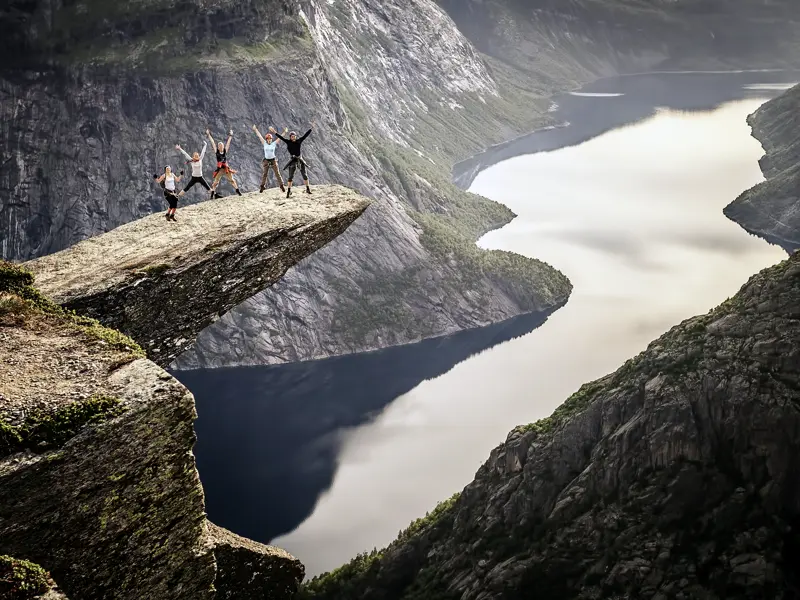 Im wahrsten Sinne ein Highlight unserer Rundreise mit YOUNG LINE nach Norwegen: Das lohnenswerte Ziel unserer bis zu zehnstündigen Wanderung ist die berühmte Trolltunga.