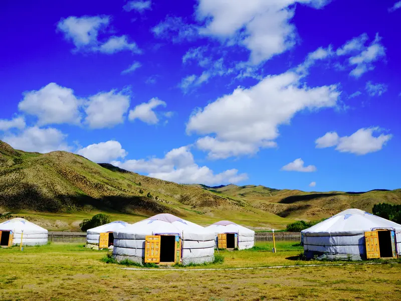 Auf unserer Rundreise mit YOUNG LINE TRAVEL durch die Mongolei ziehen wir von Jurte zu Jurte und tauchen tief in das Leben in der Steppe ein.