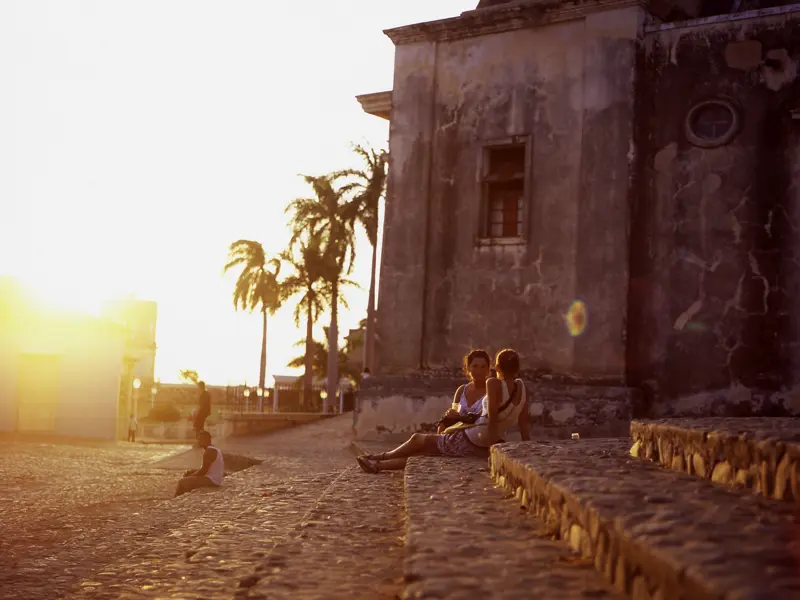 Auf unserer Rundreise mit YOUNG LINE durch Kuba verbringen wir drei Tage in Trinidad: ein Traum in Pastell und abends in der Casa de la Música Salsa zu Livemusik.