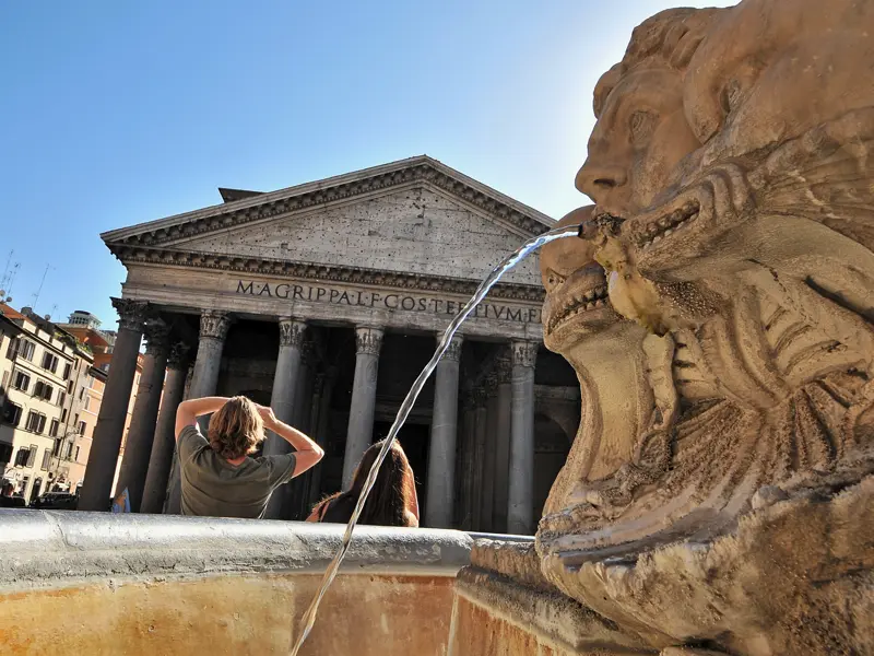 Ein kleiner Spaziergang führt Sie zum Pantheon von Rom, eines der vielen antiken Bauwerke, die Sie auf Ihrer individuellen Städtereise bestaunen.