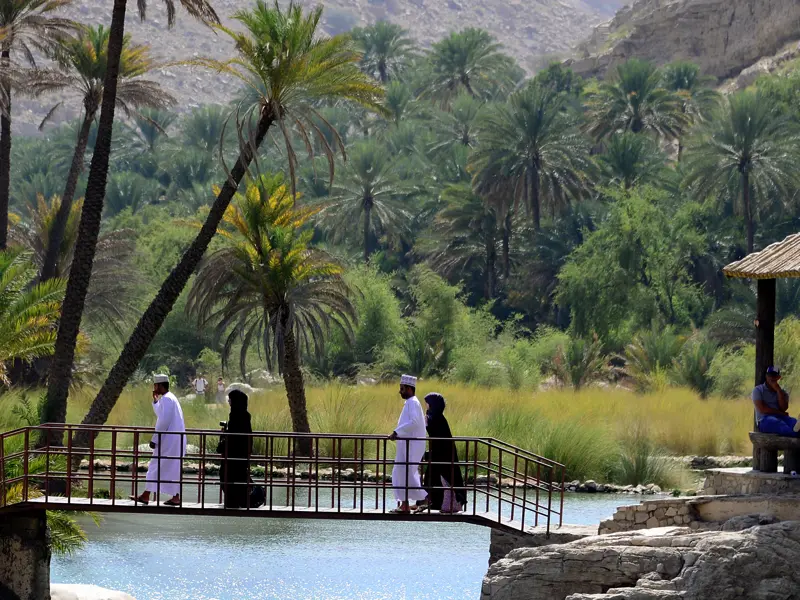 Das Wadi Bani Khalid, zu dem Sie auf Ihrer individuellen Rundreise einen Abstecher machen, zählt zu den schönsten Oasen des Oman.