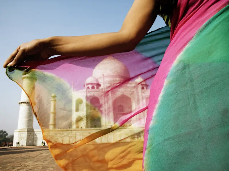 Krönender Abschluss Ihrer individuellen Rundreise durch Nordindien: das Taj Mahal in Agra. Ihr Scout erzählt Ihnen dazu die Geschichte des Grabmals, das Shah Jahan für seine Lieblingsfrau errichten ließ.