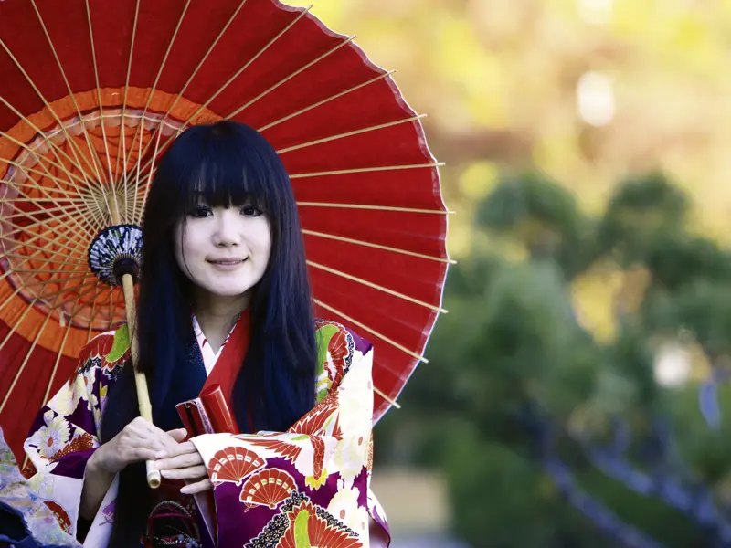 Neben modernem Großstadtleben werden Sie auf Ihrer individuellen Rundreise durch Japan immer wieder auch alten Traditionen begegnen.