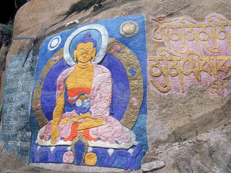 Auf Ihrer individuellen Rundreise durch Tibet werden Sie immer wieder Buddhadarstellungen in den unterschiedlichsten Formen begegnen.