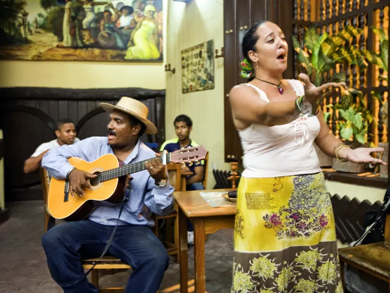 Kuba ist voller Musik - auf Ihrer individuellen Rundreise werden Sie überall Salsaklängen und Livemusik begegnen.