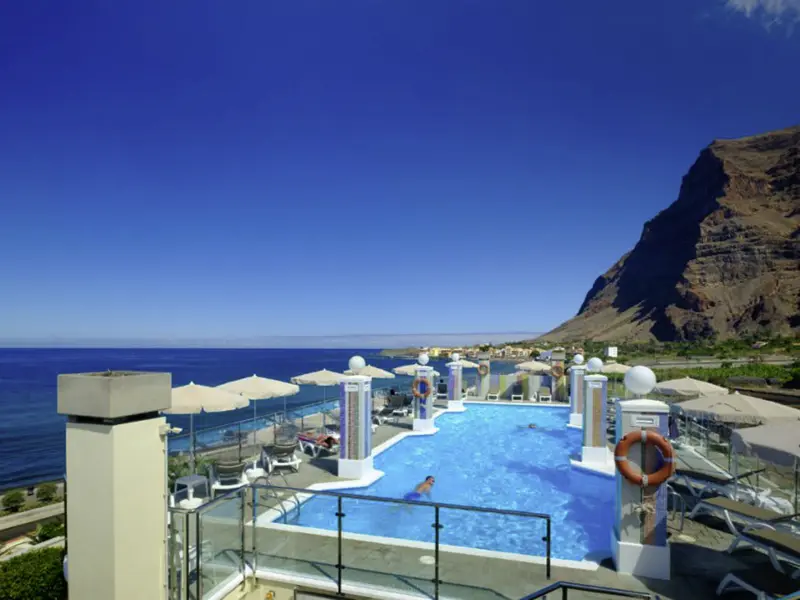 Nach aktiven Tagesprogrammen haben wir uns einen Sprung in den Pool unseres schönen Hotels Valle Gran Rey verdient.