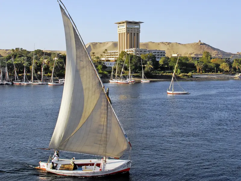 Eine Fahrt mit der Feluke auf dem Nil gehört bei einer Ägyptenreise einfach dazu.