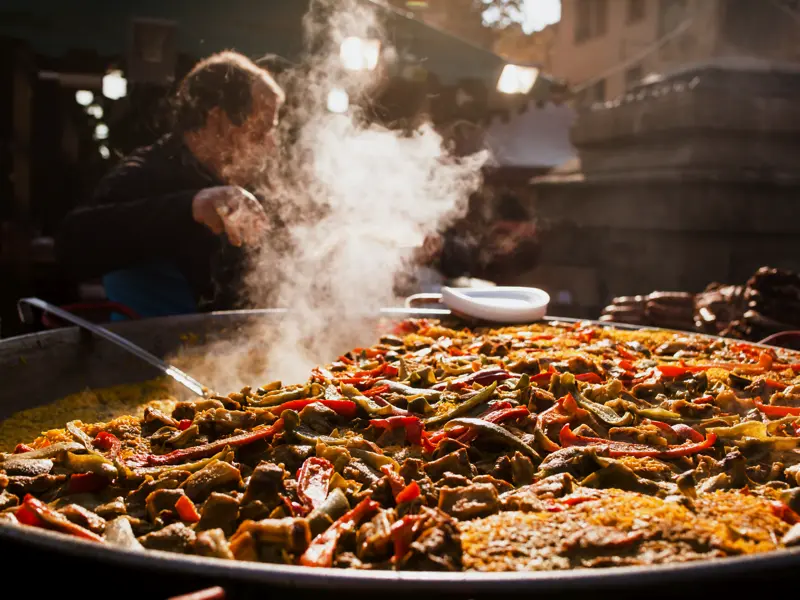 Im Dorf El Palmar wurde der kulinarische Exportschlager der 
Region erfunden: die Paella! In einem Restaurant gönnen wir uns das erste Food-Highlight des Jahres.