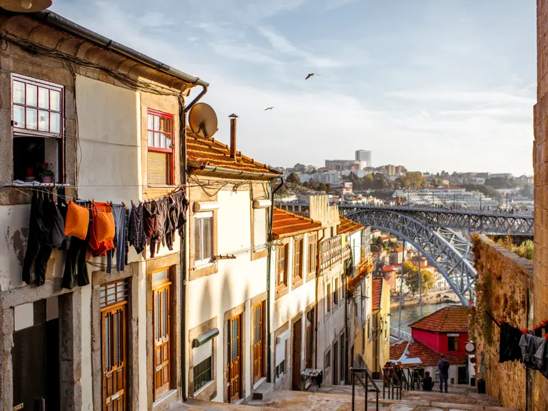 Portos Gassen und Wege führen uns irgendwann unweigerlich ans Ufer des Flusses Douro