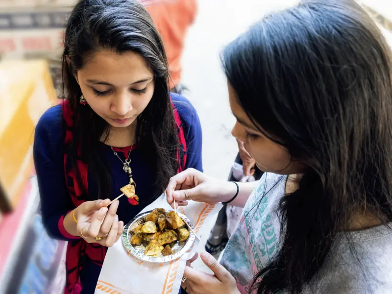 Auf unserer YOUNG LINE Reise durch Indien spielt natürlich auch Streetfood eine wichtige Rolle - das Land ist ein Paradies für Foodies